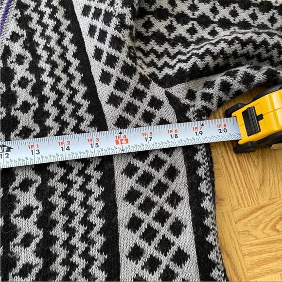 Chico’s Gray, Purple and Black Wool Blend Cardigan Sweater Size 1 (M/8-10) - Picture 4 of 5